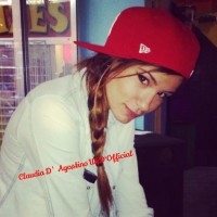 Claudia d'Agostino in versione rapper su facebook