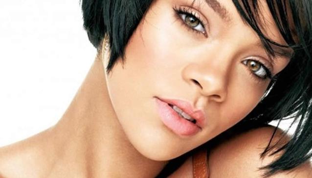 La cantante di musica pop Rihanna