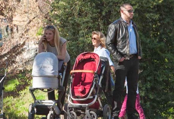 Michelle Hunziker porta Celeste e Sole al parco