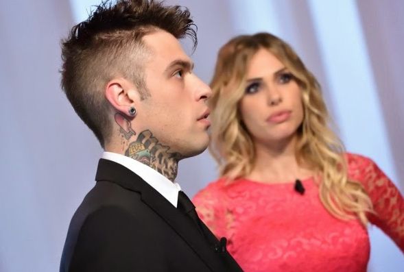 Il rapper Fedez alle Iene con Teo e Ilary