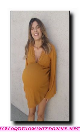 Elisabetta Canalis comunica di essere incinta