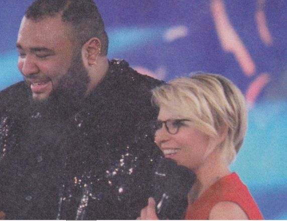 Maria de Filippi con Sergio vincitore ultima edizione Amici