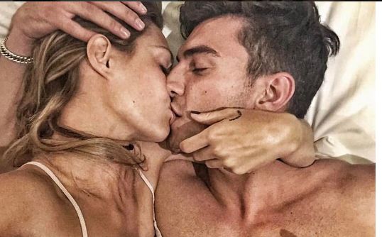 Marco Fantini e Beatrice Valli il bacio