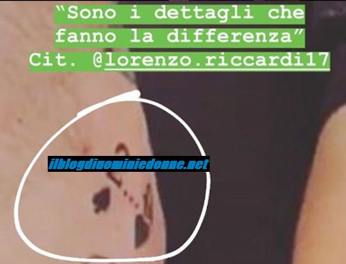 Lorenzo Riccardi si tatua sul braccio una regina di cuori