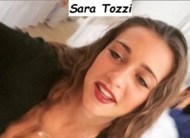 Sara Tozzi felice si diverte con le amiche