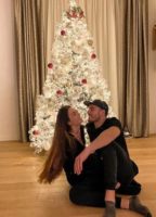 Veronica Burchielli e Alessandro Zarino dopo Uomini e donne si baciano sotto l'albero di Natale