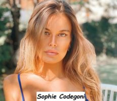 Sophie Codegoni nuova tronista di Uomini e donne foto in primo piano in bikini