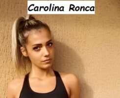 Foto di Carolina Ronca corteggiatrice di Uomini e donne sorride beffarda alla video camera