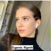 Eugenia Rigotti Corteggiatrice di Uomini e donne di Massmiliano Mollicone mentre si sta facendo un selfie