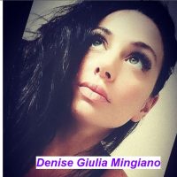 Denise Giulia Mingiano pensierosa che guarda il cielo