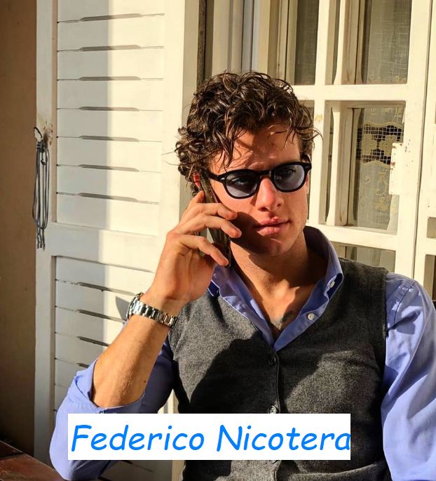 Federico Nicotera nuovo tronista di Uomini e donne al telefono con un amico