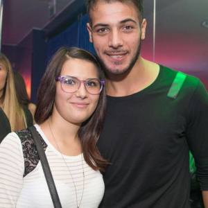 Foto di Aldo Palmeri in discoteca con le sue fans