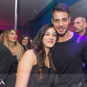 Foto di Aldo Palmeri in discoteca con le sue fans