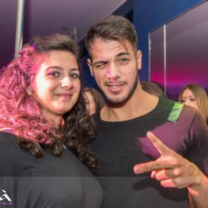 Foto di Aldo Palmeri in discoteca con le sue fans