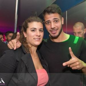 Foto di Aldo Palmeri in discoteca con le sue fans