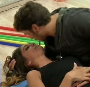 Bacio fra Sharon Begonzi e Andrea Cerioli a Uomini e donne