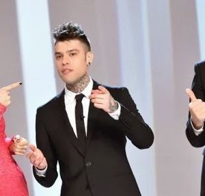 Il rapper Fedez alle Iene con Teo e Ilary