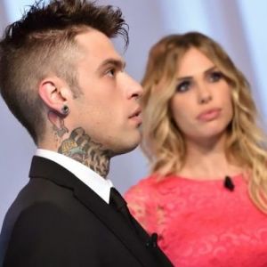 Il rapper Fedez alle Iene con Teo e Ilary