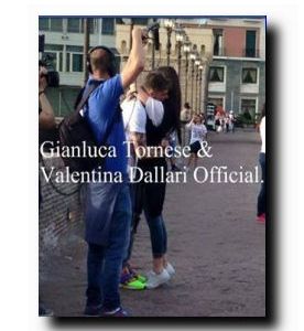 Valentina Dallari e Gianluca Tornese a Margellina mano nella mano