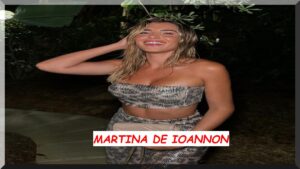 Foto di Martina de Ioannon nuova tronista di Uomini e donne si diverte al mare